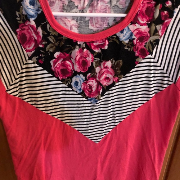 Trendy pink and black striped and floral tee, L - Picture 3 of 4